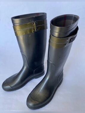 Burberry Gray Women's Glossy Rubber Rain Boots with Iconic Plaid Lining